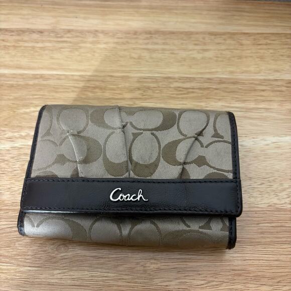 Coach Tan Signature Print Bifold Wallet‎ - Picture 1 of 8